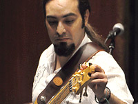 Alain Perez - Bajo